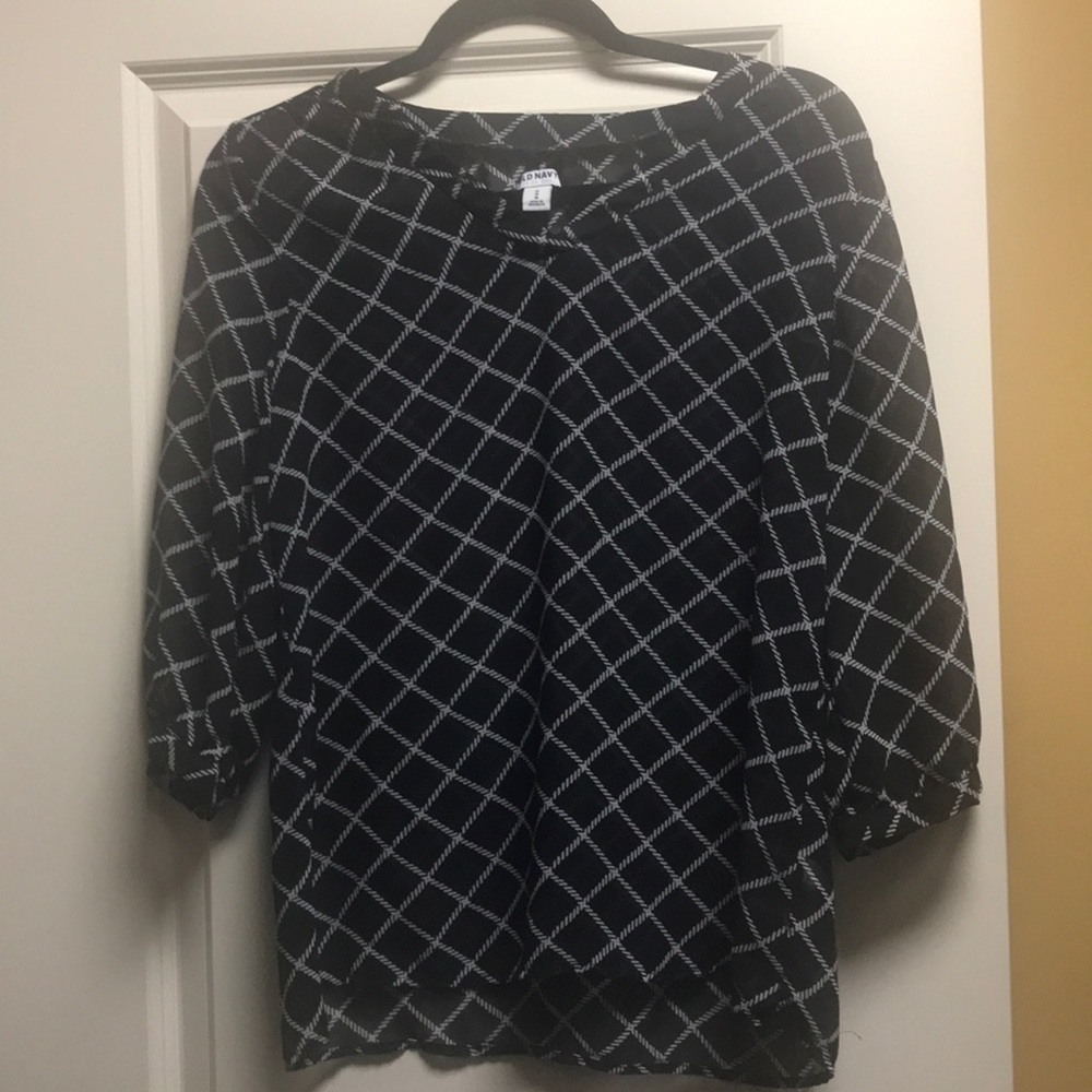 Med Old Navy striped shirt